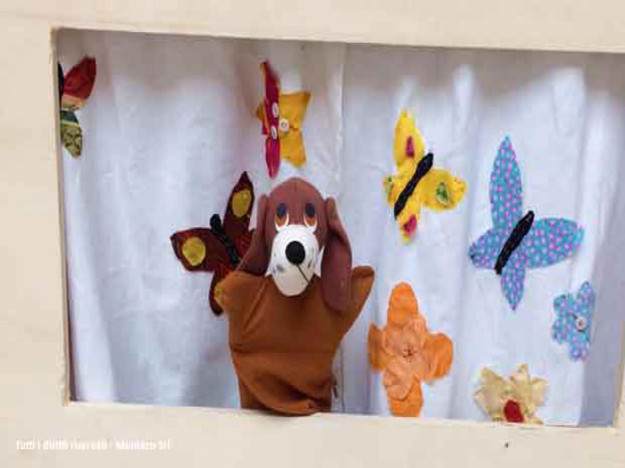 marionetta di un cane, farfalle