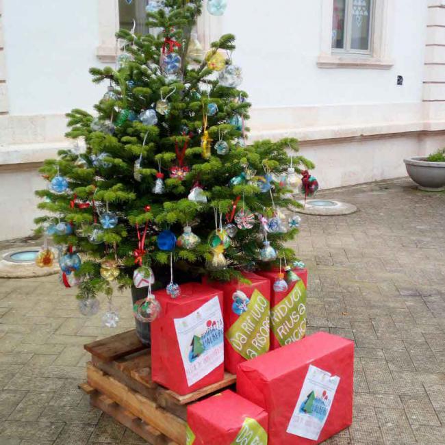 Albero di natale, pacchi dono